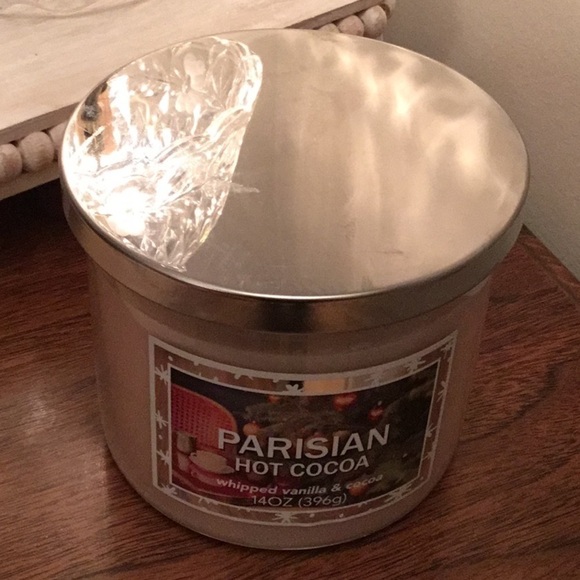 Parisian hot cocoa (whipped vanilla and cocoa) unused, 3-wick candle - Picture 3 of 8